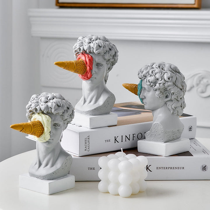 Legesyg Iscreme Figurine Skulptur i Flerfarvet Harpiks