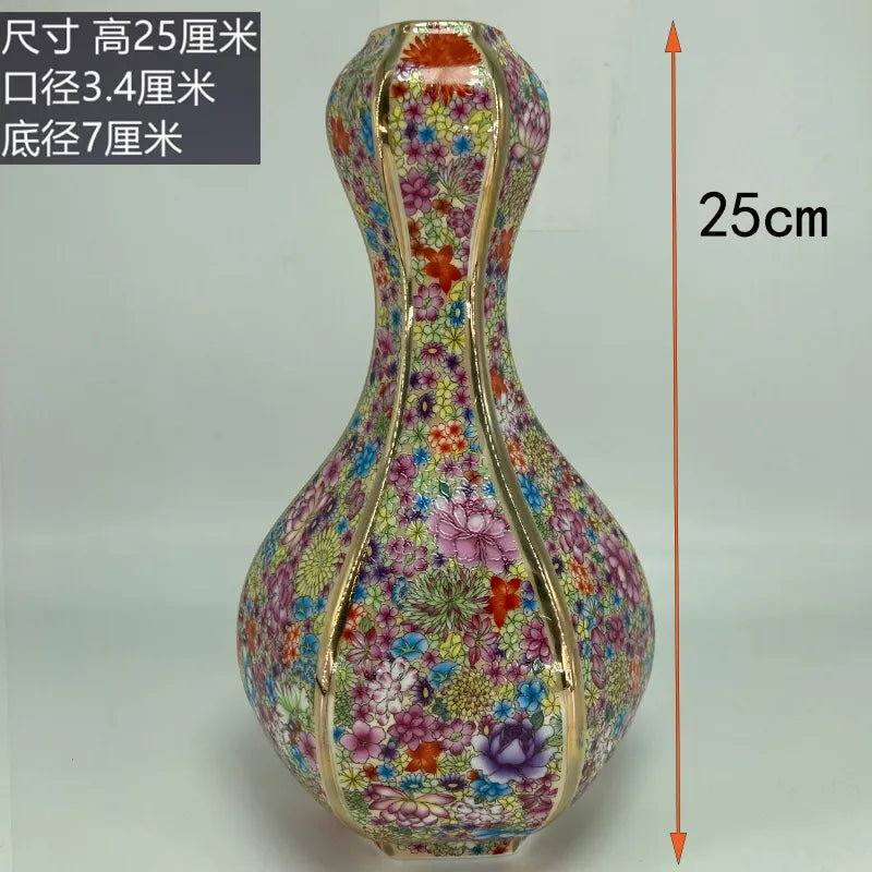 Elegant Kinesisk Porcelæns Blomster Vase i Mellem Størrelse