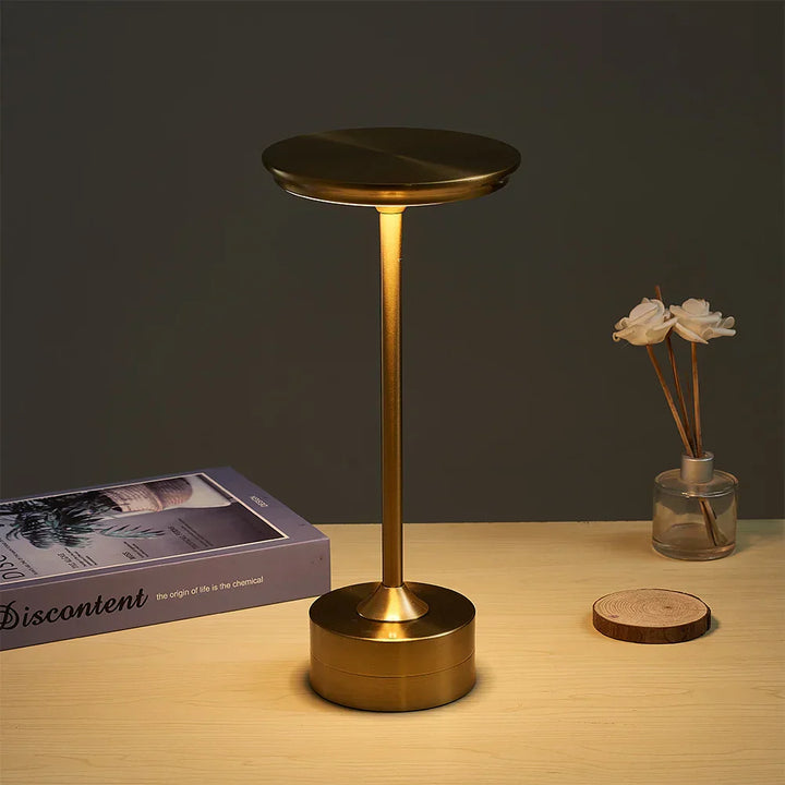 Chic LED Bordlampe i Sort, Guld eller Sølv