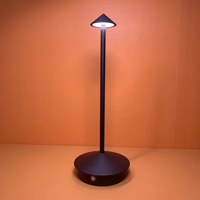 Genopladelig Touch LED Bordlampe i Aluminium med Dæmpbar Lysstyrke