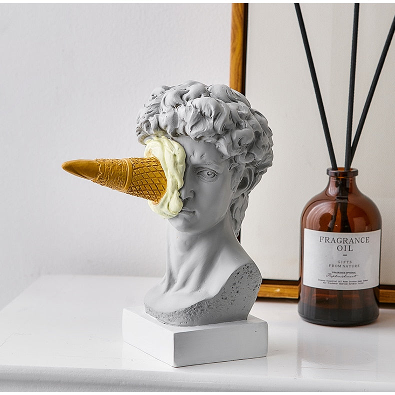 Legesyg Iscreme Figurine Skulptur i Flerfarvet Harpiks