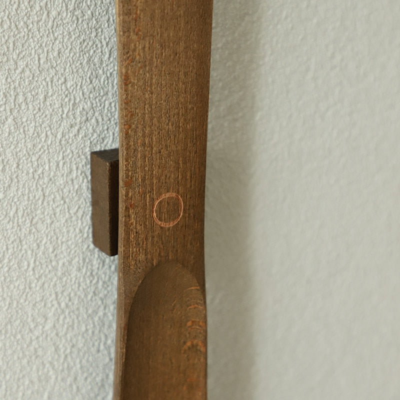 Elegant Træ Skohorn med Lang Håndtag og Magnetisk Opbevaring