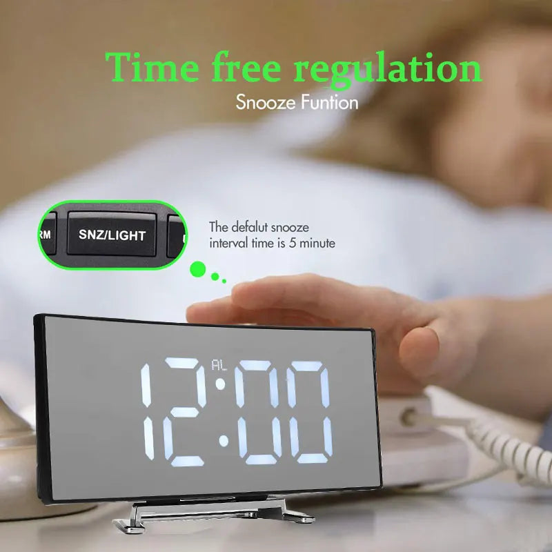 Buet LED Vækkeur med Snooze og Spejlfinish
