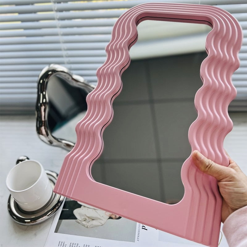Bølgeformet Retro Spejl i Pink og Lilla
