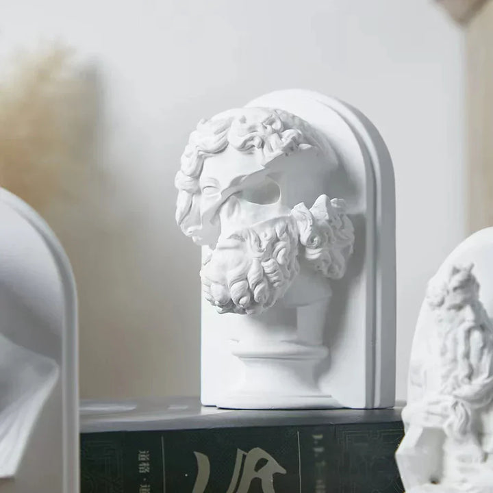 Håndmalet Nordisk Gips Figur med Kunstnerisk Design
