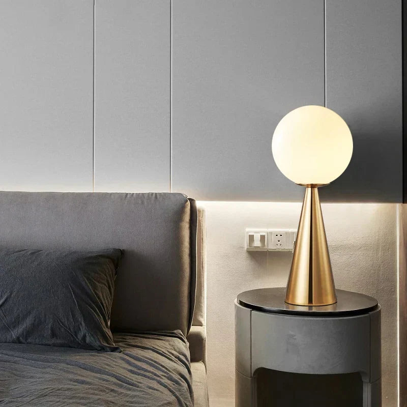 Moderne Guld- og Glasbordlampe med Varmt Lys