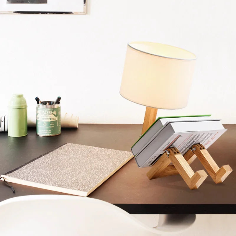Træbordlampe med Indbygget Bogholder – Moderne Design