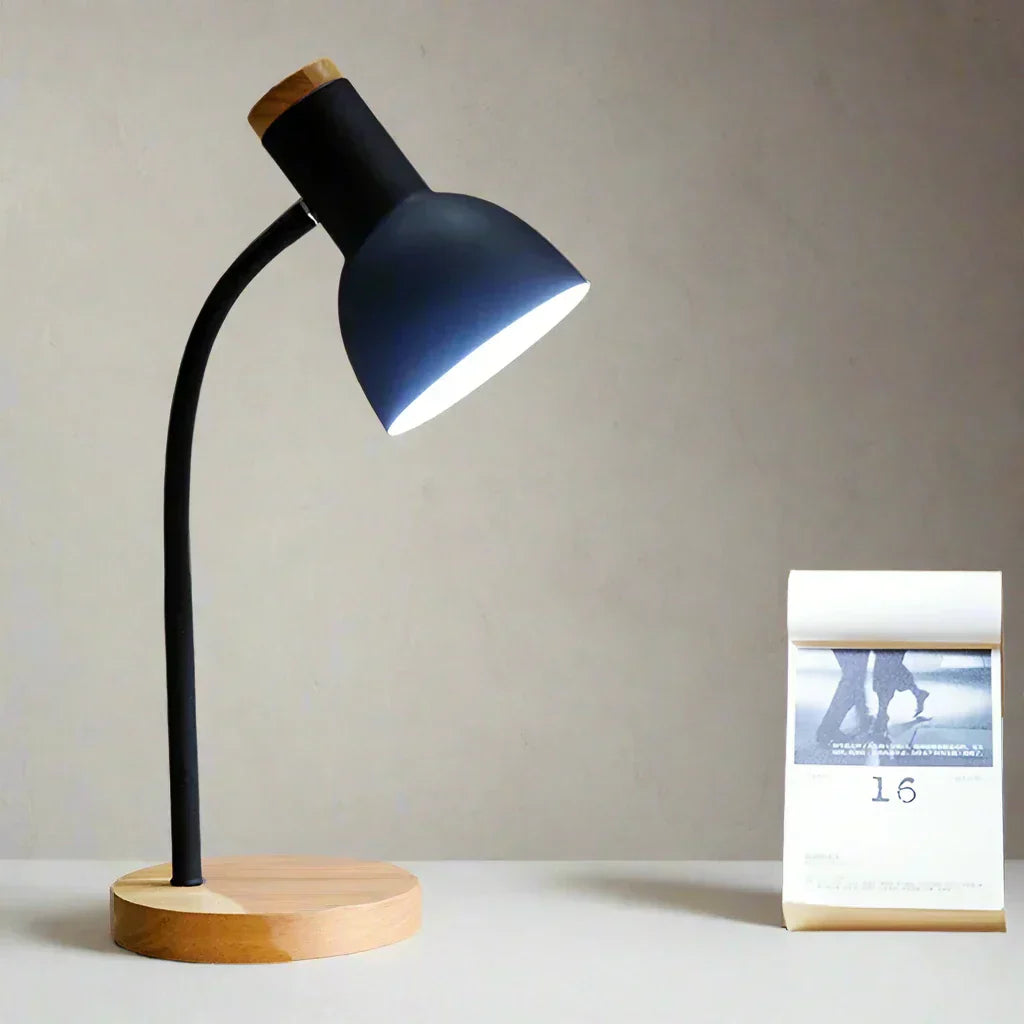 Skandinavisk Træ- og Jern LED Skrivebordslampe med Justerbar Belysning