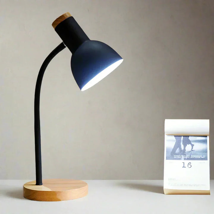 Skandinavisk Træ- og Jern LED Skrivebordslampe med Justerbar Belysning