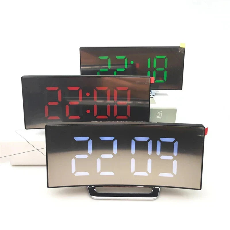 Buet LED Digital Vækkeur med Snooze og USB Opladning
