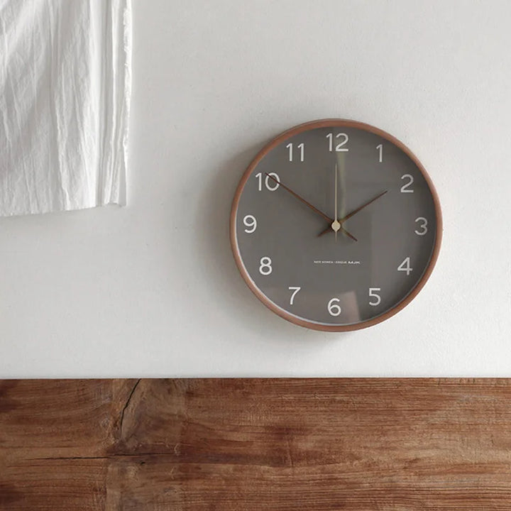 Minimalistisk Vægur i Træ og Glas