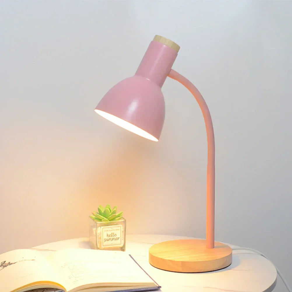 Skandinavisk Træ- og Jern LED Skrivebordslampe med Justerbar Belysning