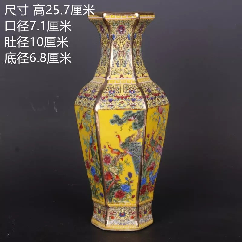 Elegant Kinesisk Porcelæns Blomster Vase i Mellem Størrelse