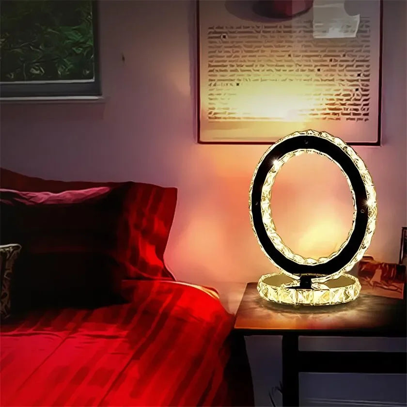 Chic Krystal Bordlampe med Moderne Design og Imponerende Belysning