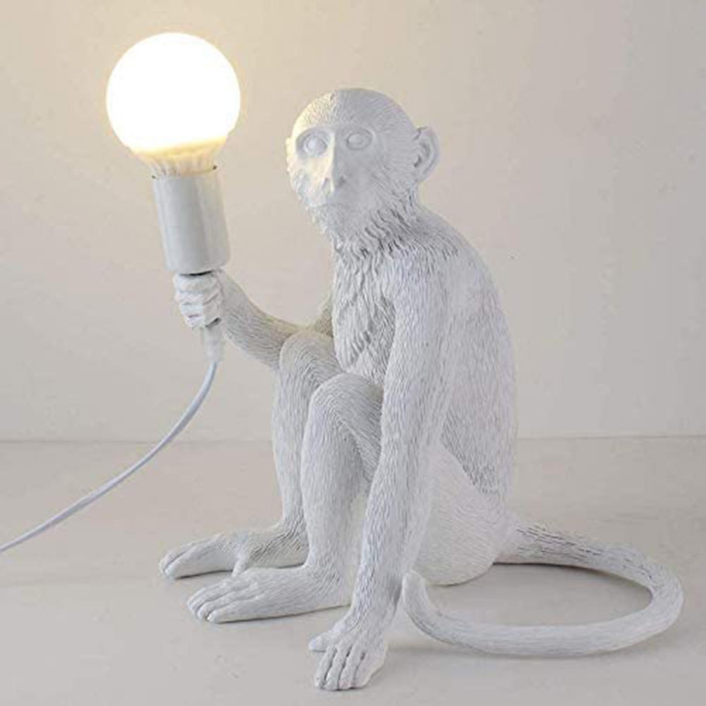 Siddende Abe Bordlampe i Holdbar Resin
