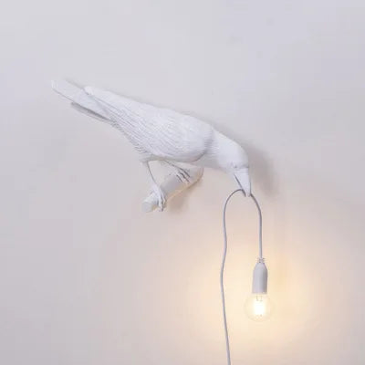 Moderne Bordlampe med Harpiksfugl og LED-belysning