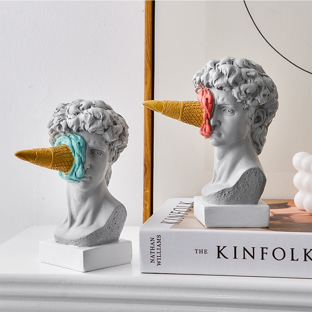 Legesyg Iscreme Figurine Skulptur i Flerfarvet Harpiks