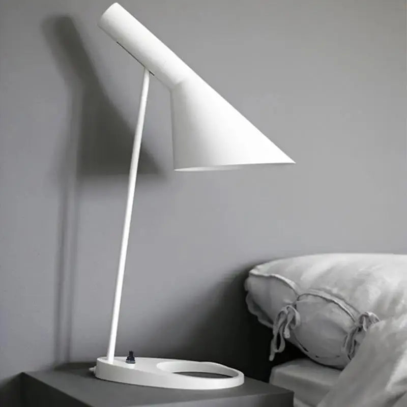 Moderne Metal Bordlampe med Chic Design
