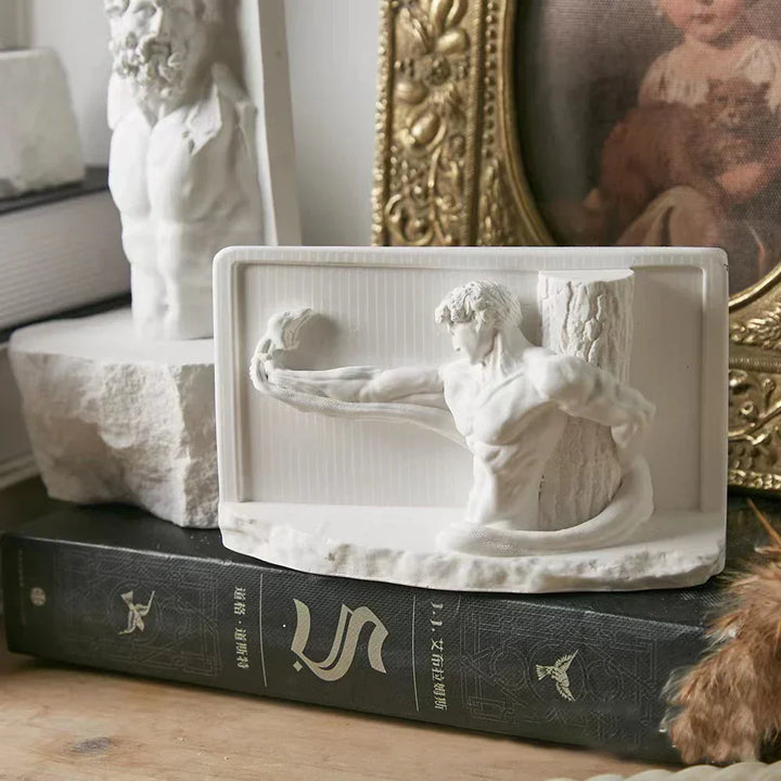 Håndmalet Nordisk Gips Figur med Kunstnerisk Design