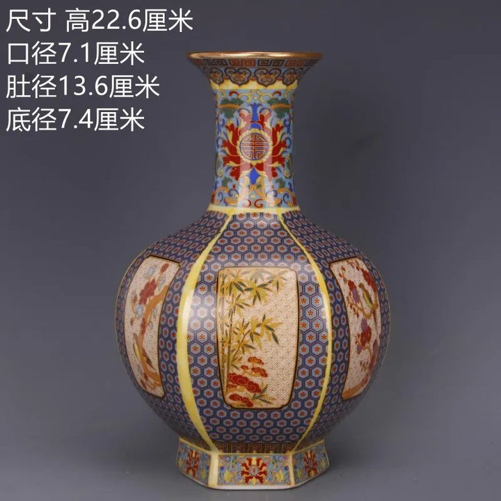 Elegant Kinesisk Porcelæns Blomster Vase i Mellem Størrelse