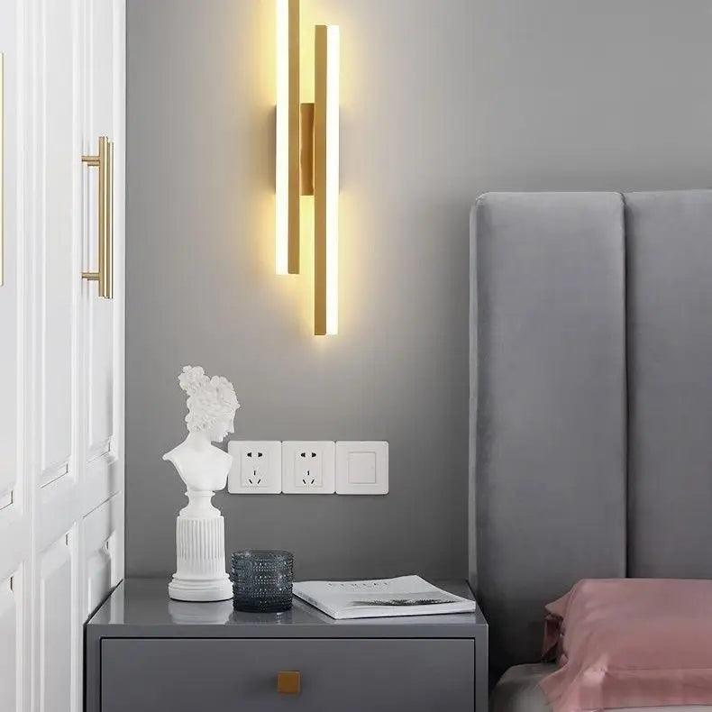 Moderne Sort og Guld LED Væglampe med Justerbar Akrylskærm