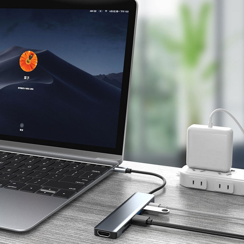 Thunderbolt 3 USB-C Hub med 4K HDMI, PD og SD/TF Kortlæser
