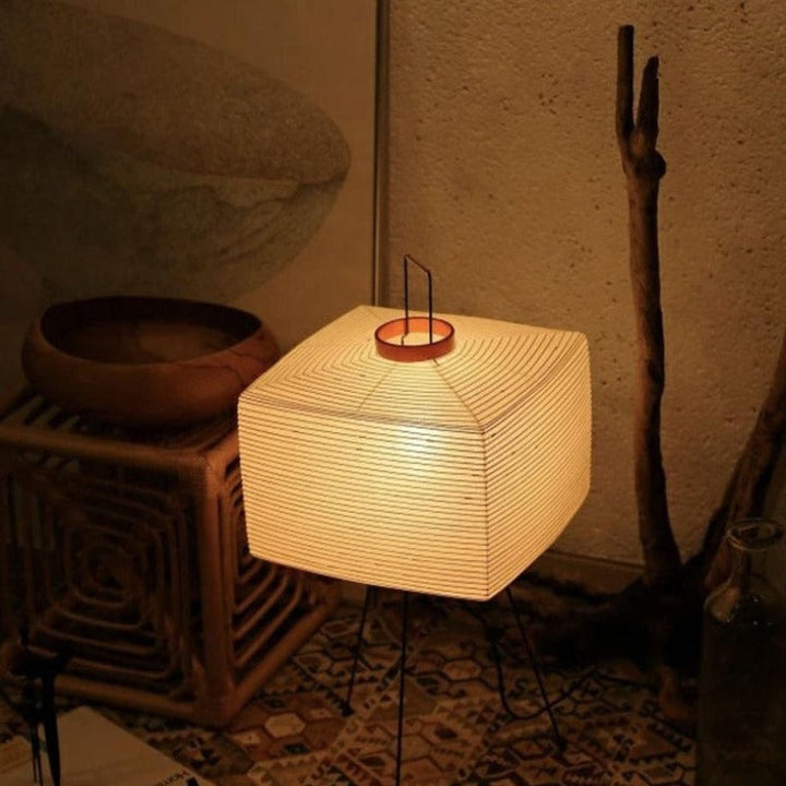 Japansk Tripod Gulvlampe med Papirskærm