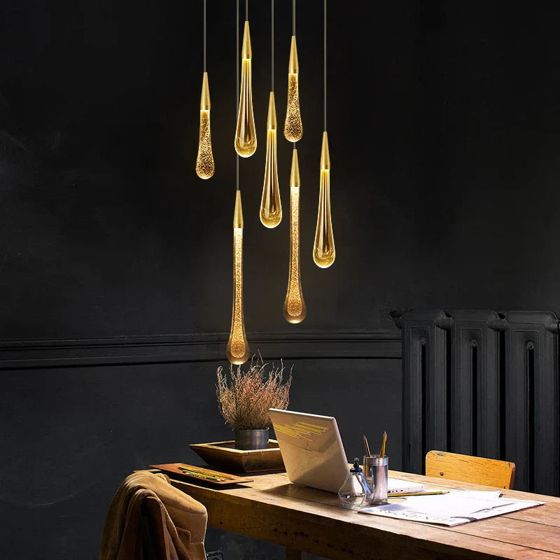 Krystal Pendellampe med Tåreformet Design og Metalramme