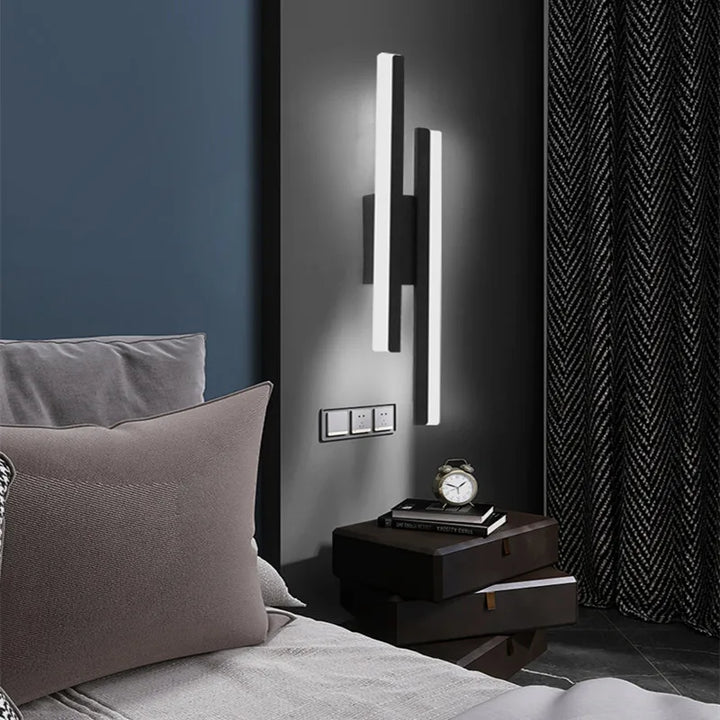 Elegant LED Væglampe i Akryl og Metal