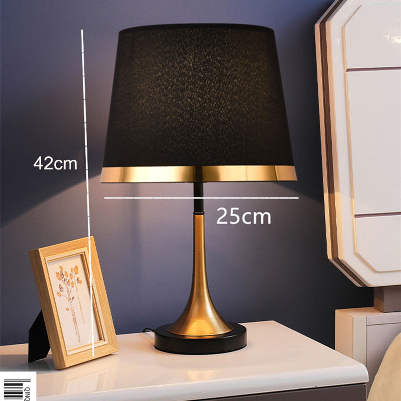 Retro Bordlampe i Guld og Sort med Stofskærm