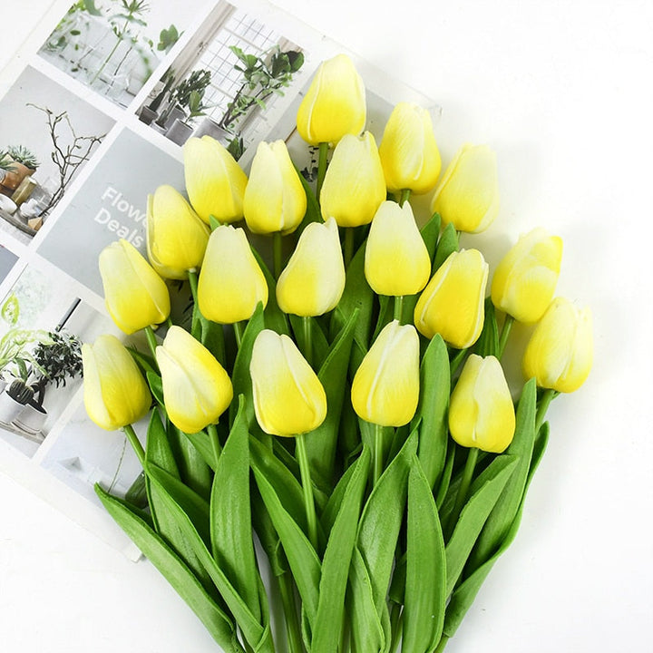 Livagtig Faux Tulipan Bouquet i Assorterede Farver