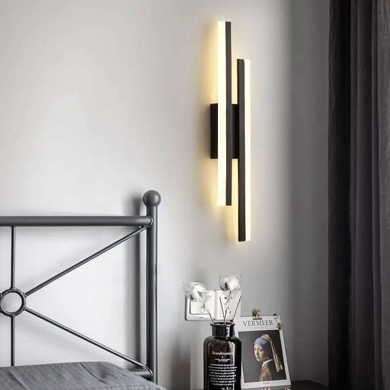 Moderne Sort og Guld LED Væglampe med Justerbar Akrylskærm