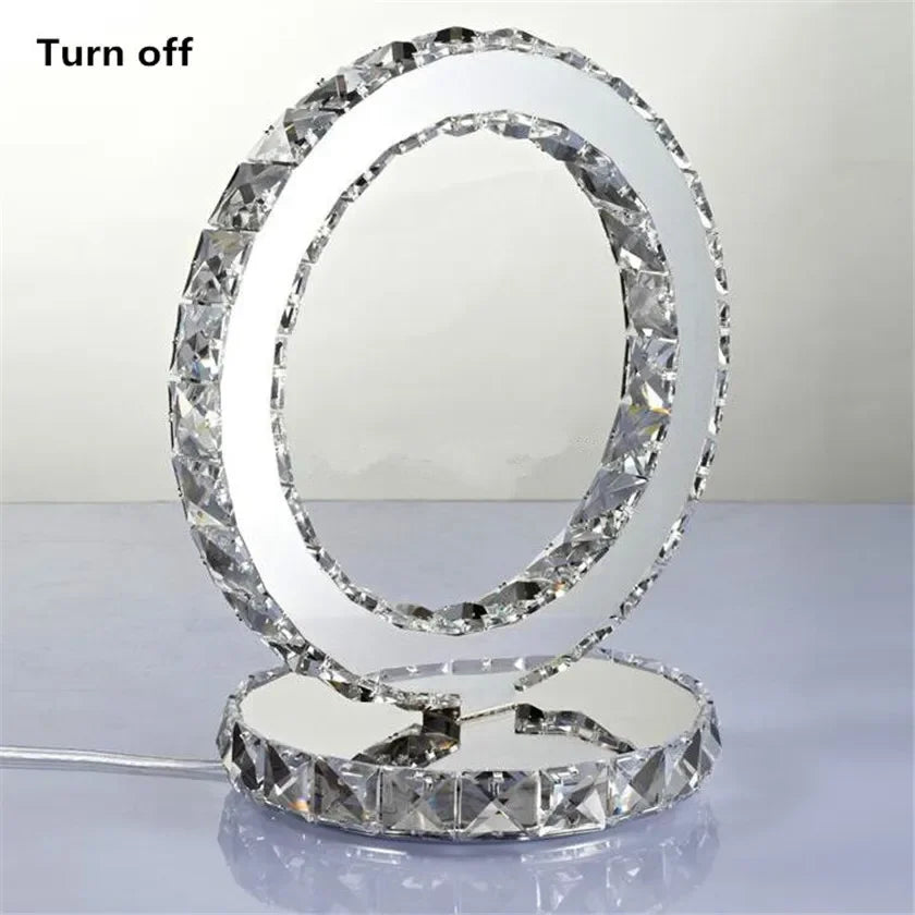 Chic Krystal Bordlampe med Moderne Design og Imponerende Belysning