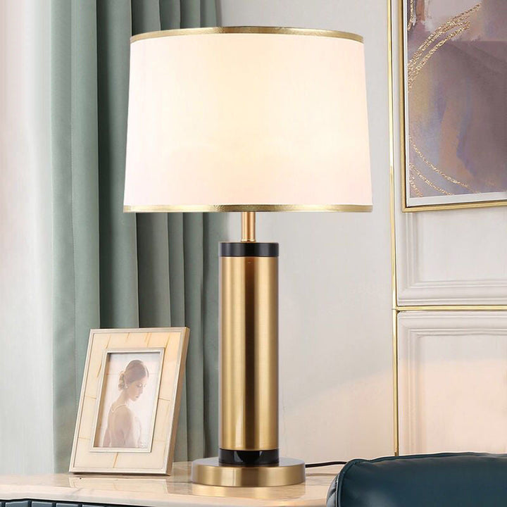 Moderne Jern Bordlampe med Tekstilskærm
