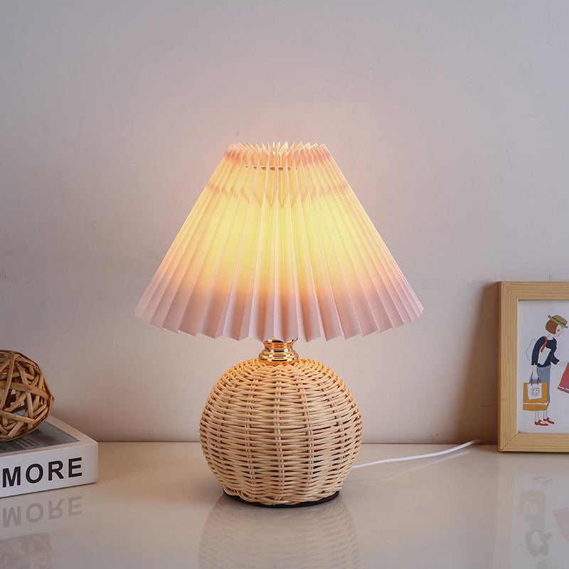 Dimmbar Nordisk LED Bordlampe med Rattanbund og Stofskærm