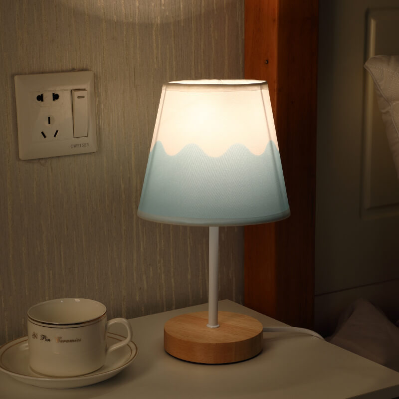Moderne Træ- og Tekstil Bordlampe med Integreret LED