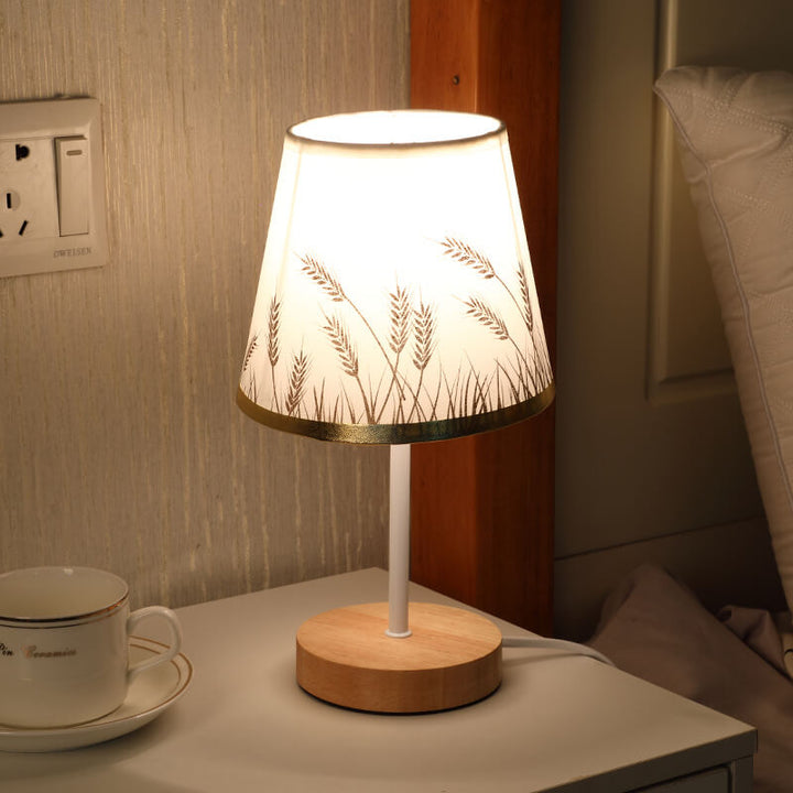 Moderne Træ- og Tekstil Bordlampe med Integreret LED
