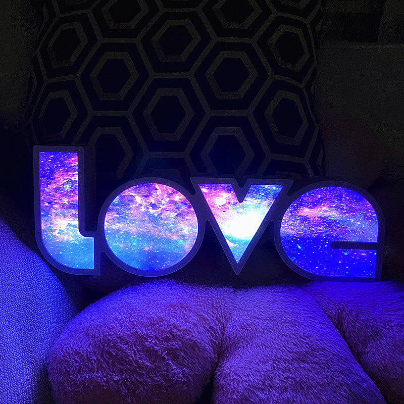 Art Deco Vandtæt LED Bordlampe med LOVE Design