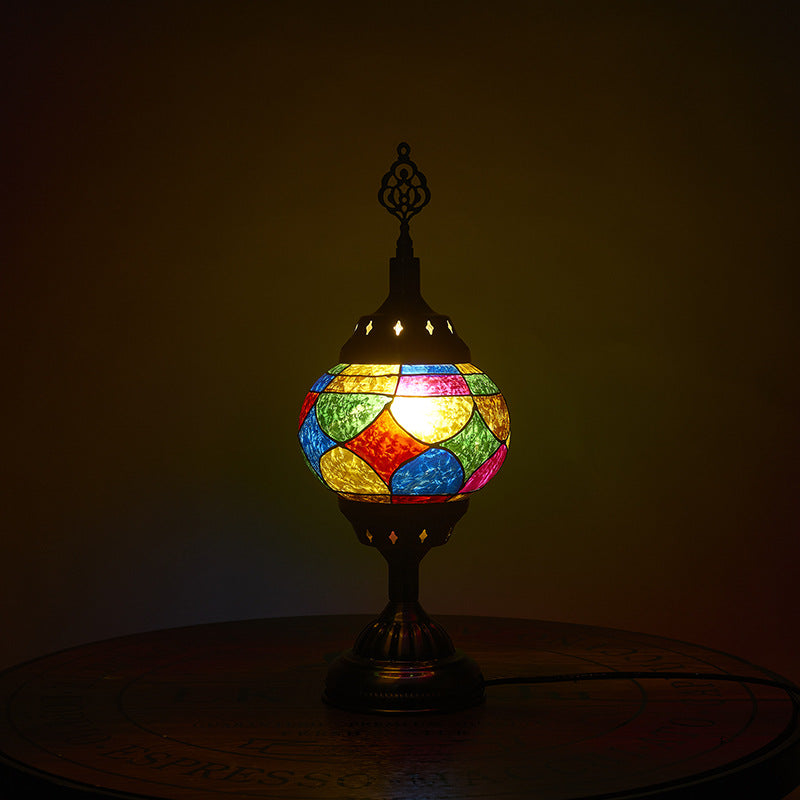 Flerfarvet Tiffany-inspireret Bordlampe med Keramisk Skygge