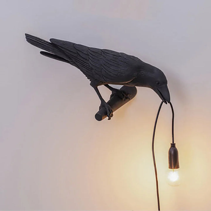 Moderne Bordlampe med Harpiksfugl og LED-belysning