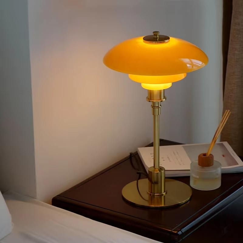 Dæmpbar Skandinavisk Bordlampe i Jern og Frostet Glas