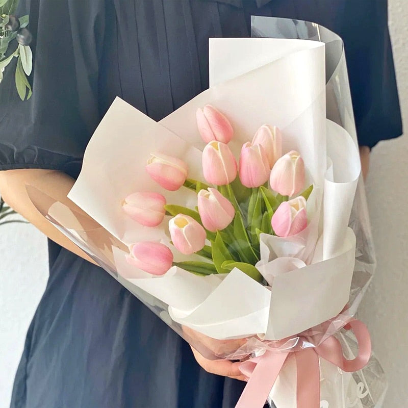Livagtig Faux Tulipan Bouquet i Assorterede Farver