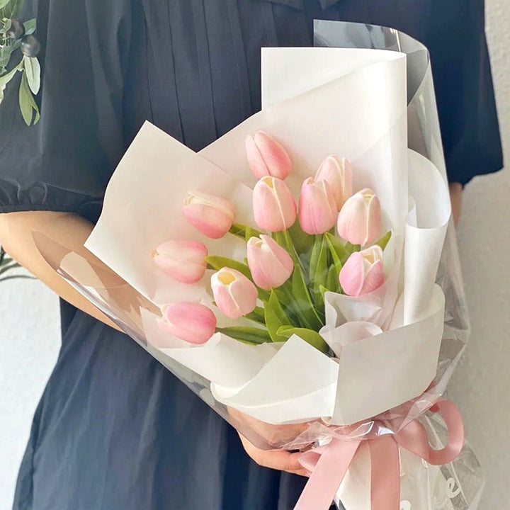 Livagtig Faux Tulipan Bouquet i Assorterede Farver