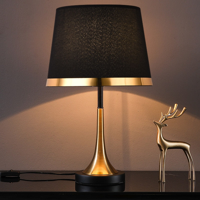 Retro Bordlampe i Guld og Sort med Stofskærm