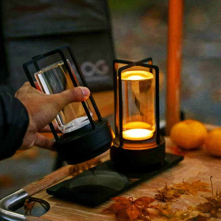 Genopladelig Trådløs Bordlampe med Justerbar Lysstyrke i Aluminium