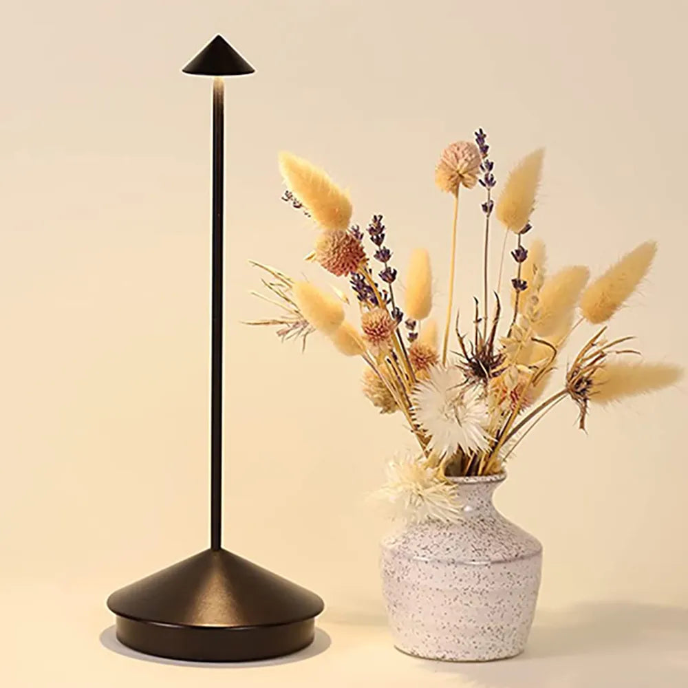 Genopladelig LED Bordlampe med Justerbar Lysstyrke og 360-graders Belysning