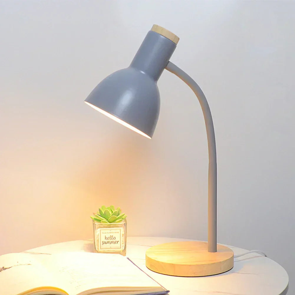 Skandinavisk Træ- og Jern LED Skrivebordslampe med Justerbar Belysning