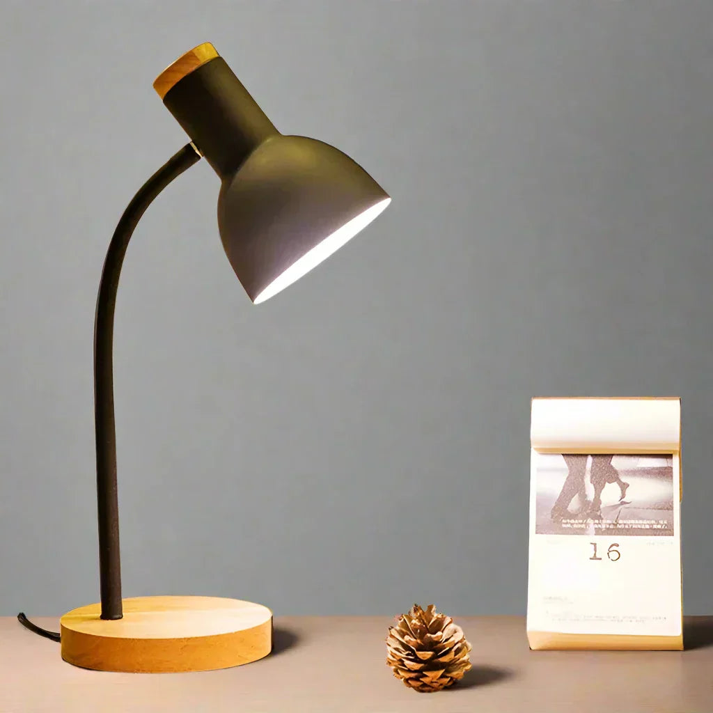Skandinavisk Træ- og Jern LED Skrivebordslampe med Justerbar Belysning