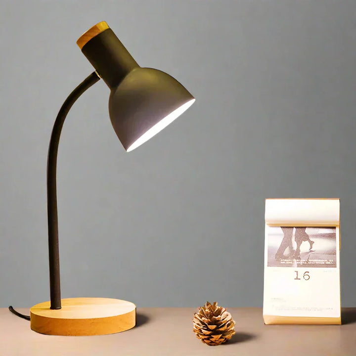 Skandinavisk Træ- og Jern LED Skrivebordslampe med Justerbar Belysning