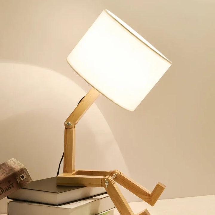 Træbordlampe med Indbygget Bogholder – Moderne Design